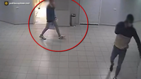 Culmea tupeului. Au furat haine de aproape 9000 lei, apoi le-au adus și au cerut bani